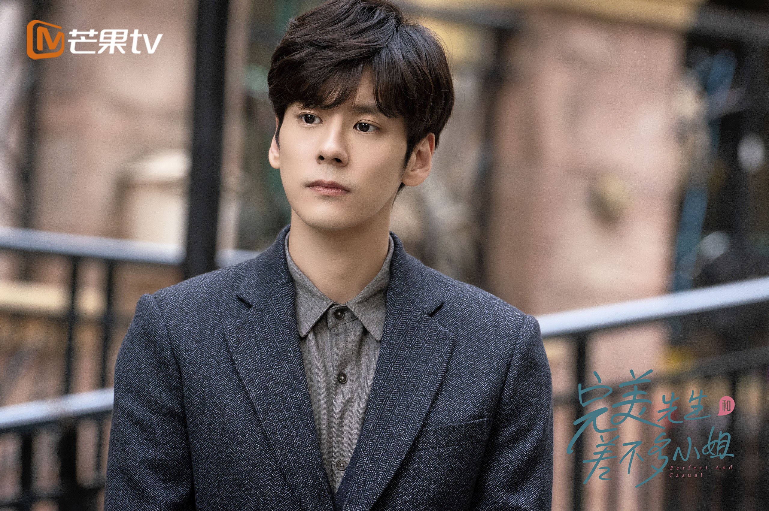 队员合作愈发默契，赢得关键战役，队员之间