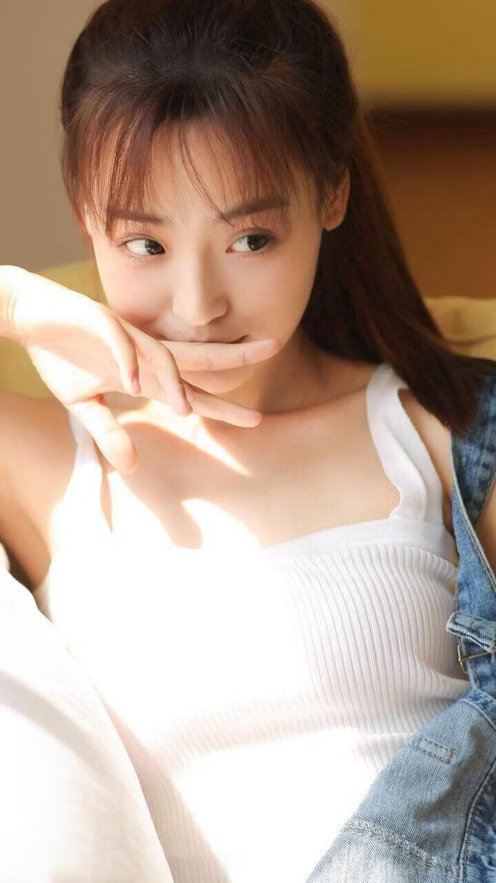 “飞盘：三叉湖赛场飞扬，速度与技巧成就精彩”