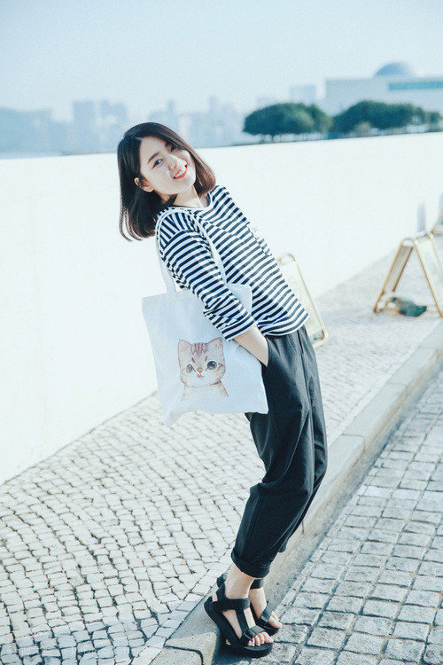 “飞盘：三叉湖赛场飞扬，速度与技巧成就精彩”