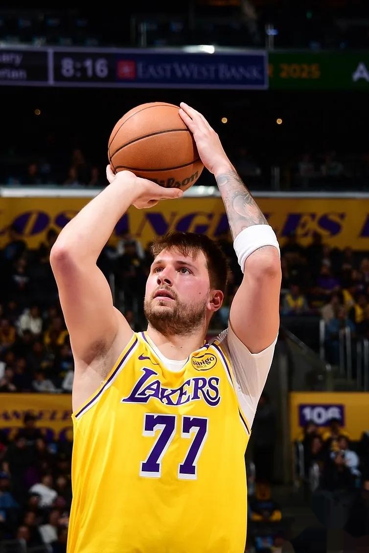 乐鱼体育：凯尔特人队防守策略：如何限制东契奇的传球？的简单介绍